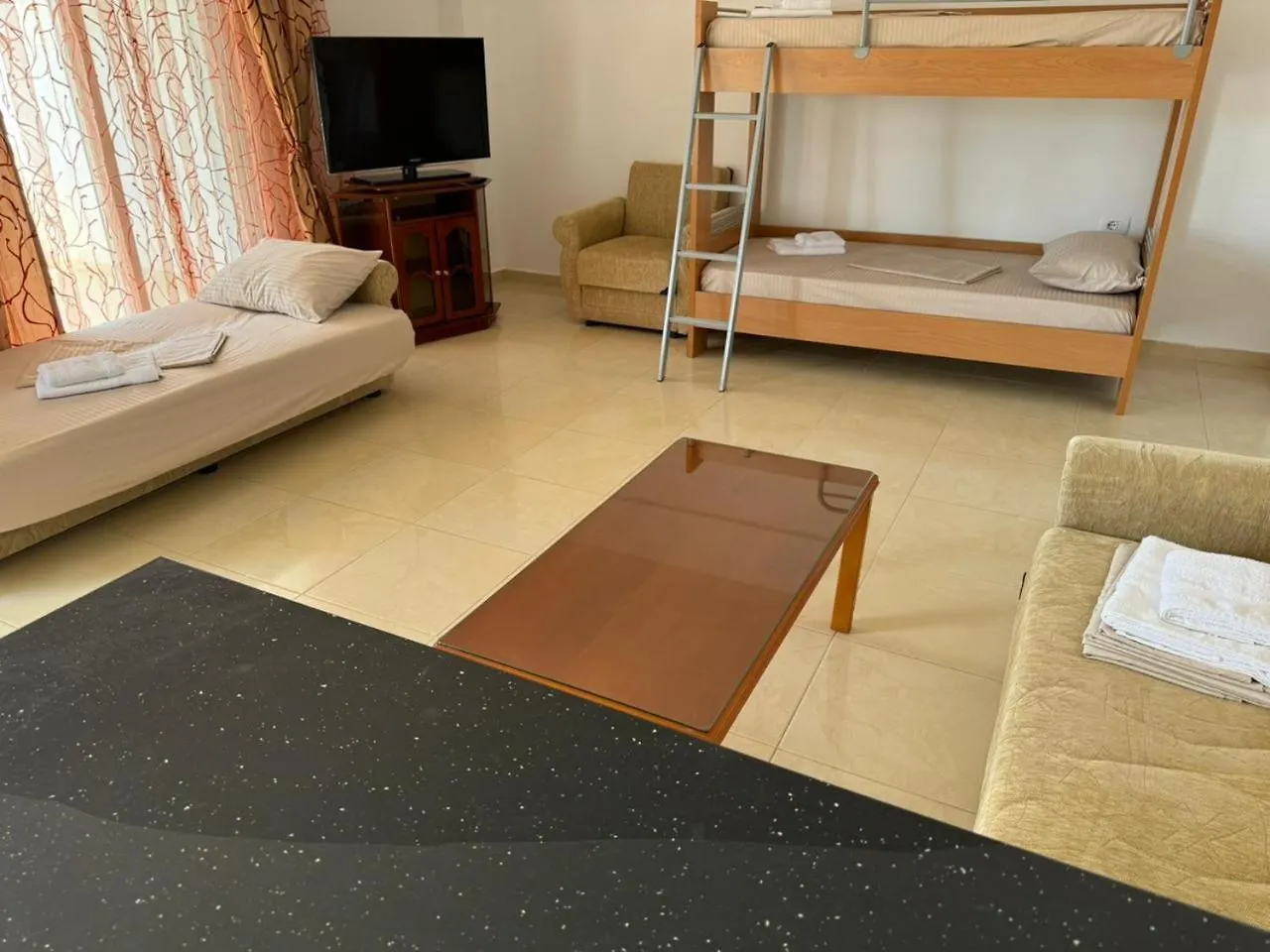 Valedeti Apartments קסאמיל